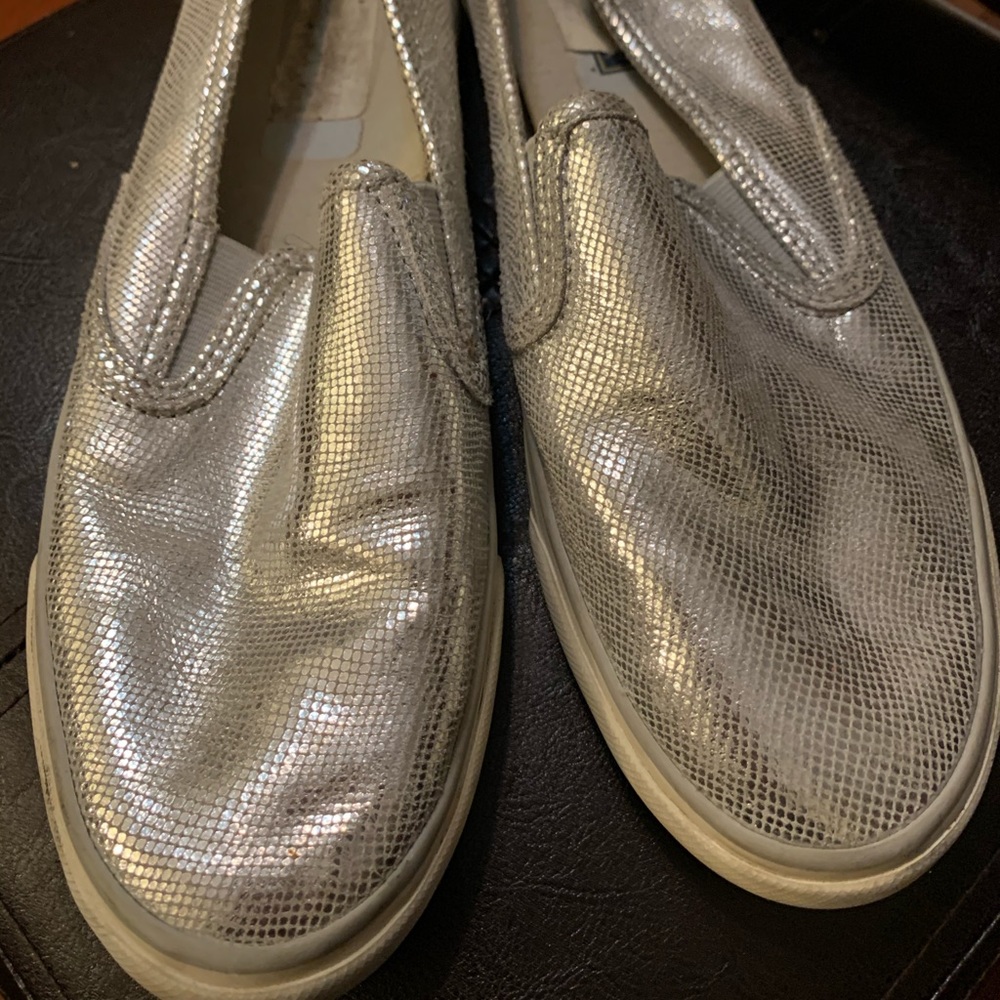 Shoes - Picture 5 of 5
